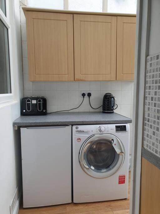 City Townhouse Close To Cafes And Restaurants Норуич Екстериор снимка